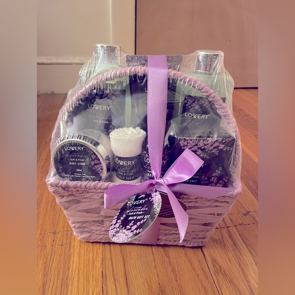 Lovery Other - Lavender & Jasmine Bath Gift Set NWT